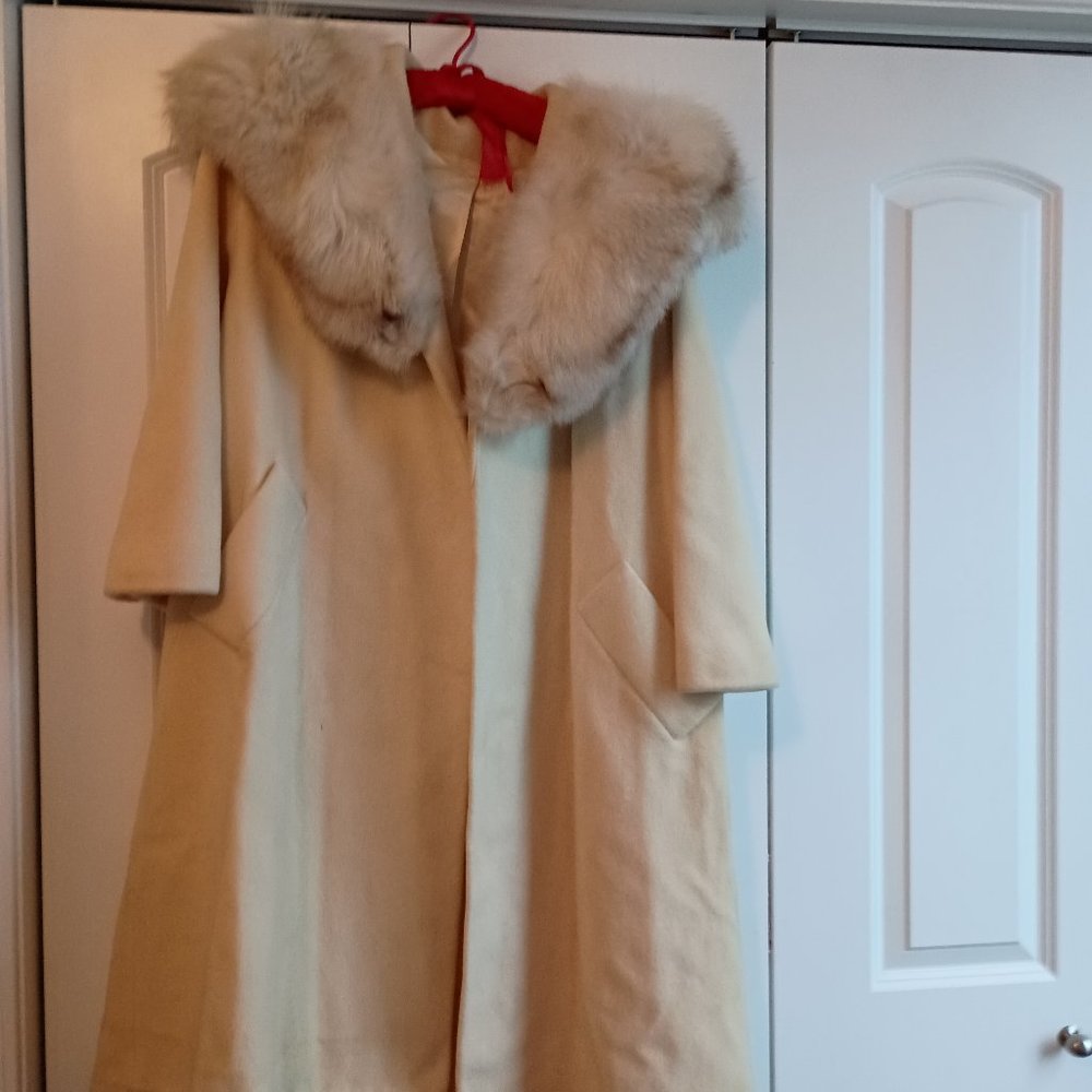 CREAM WOOL COAT WITH "RABBIT" COLLAR